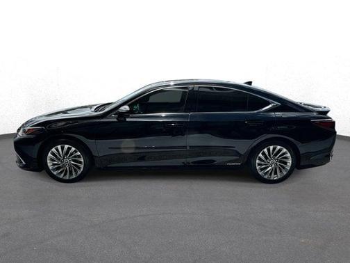Obsidian 2021 Lexus ES 300h Ultra Luxury