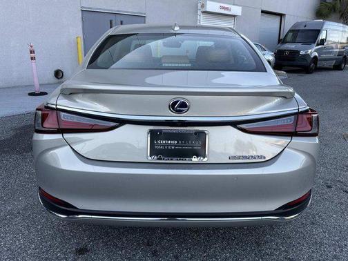 2022 Lexus ES 300h Base