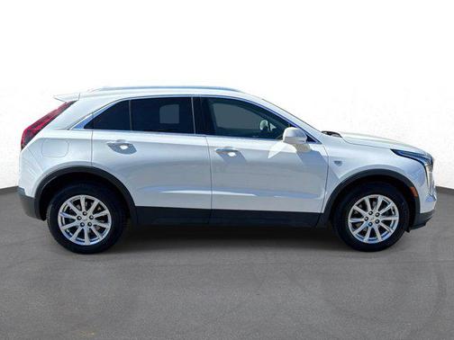 Crystal White Tricoat 2019 Cadillac XT4 Luxury