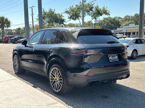 2023 Porsche Cayenne Platinum Edition