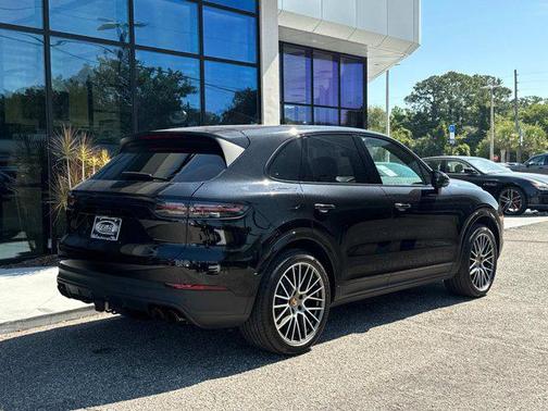 2023 Porsche Cayenne Platinum Edition