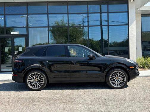 2023 Porsche Cayenne Platinum Edition
