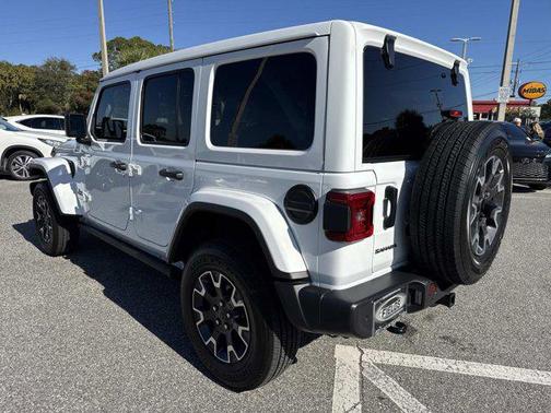 2025 Jeep Wrangler 4-Door Sahara 4x4