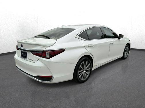 2020 Lexus ES 300h Base