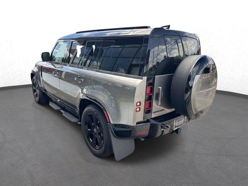 Silicon Silver Prem Met 2025 Land Rover Defender 110 P400 X-Dynamic SE