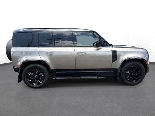 Silicon Silver Prem Met 2025 Land Rover Defender 110 P400 X-Dynamic SE