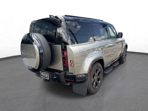 Silicon Silver Prem Met 2025 Land Rover Defender 110 P400 X-Dynamic SE