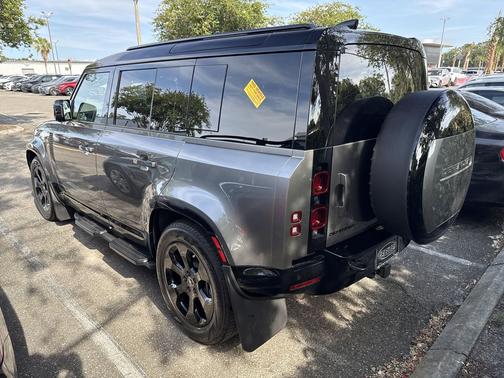 Silicon Silver Prem Met 2025 Land Rover Defender 110 P400 X-Dynamic SE