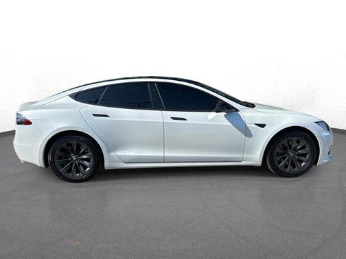 Pearl White Multi-Coat 2019 Tesla Model S Long Range