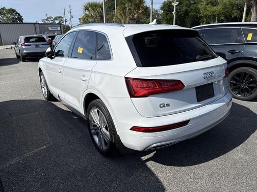 Glacier White Metallic 2019 Audi Q5 2.0T Premium Plus