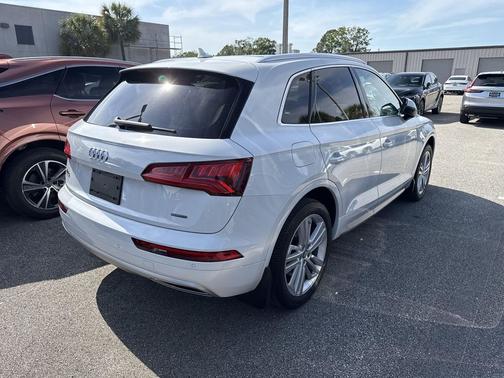 Glacier White Metallic 2019 Audi Q5 2.0T Premium Plus