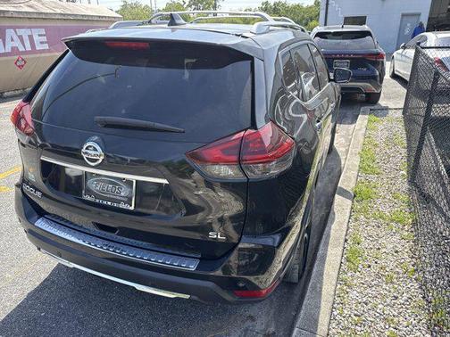 Magnetic Black Pearl 2020 Nissan Rogue SL