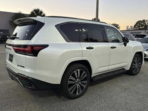 2025 Lexus LX 700h Luxury