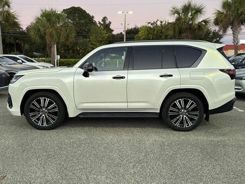 2025 Lexus LX 700h Luxury