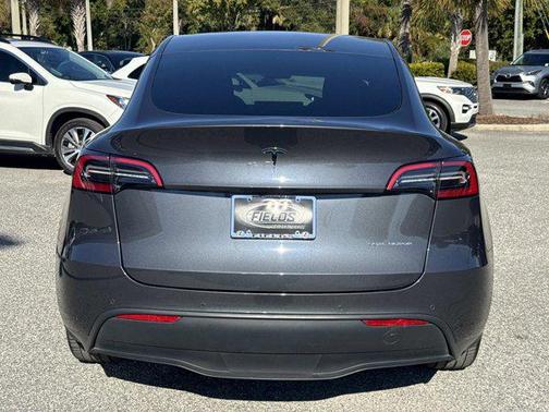 2022 Tesla Model Y Long Range Dual Motor All-Wheel Drive