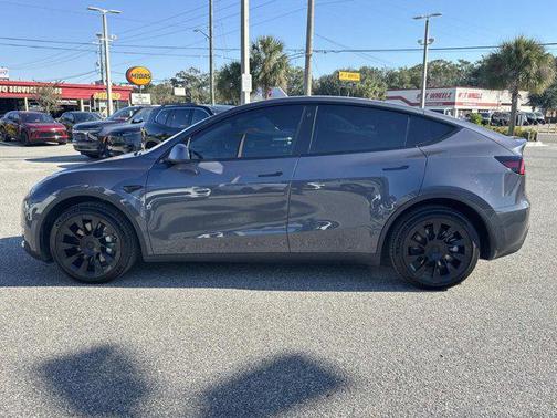 2022 Tesla Model Y Long Range Dual Motor All-Wheel Drive