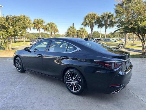 2025 Lexus ES 350 Base