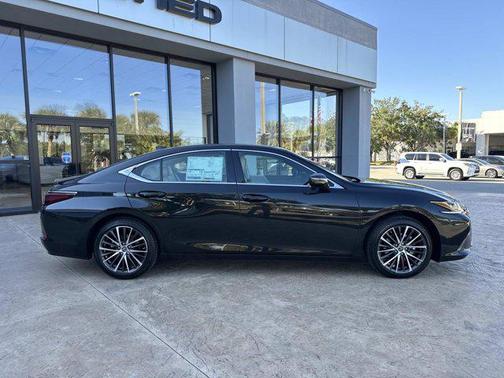 2025 Lexus ES 350 Base