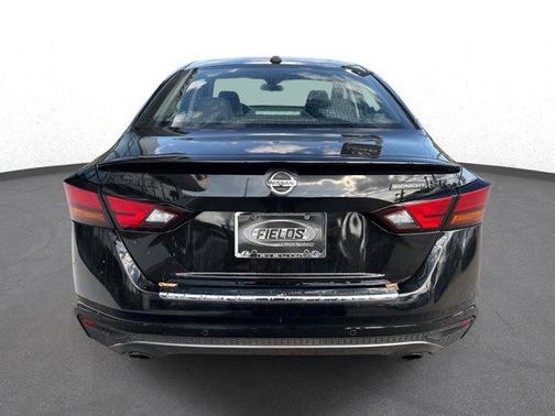 2022 Nissan Altima SR FWD