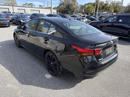 2022 Nissan Altima SR FWD