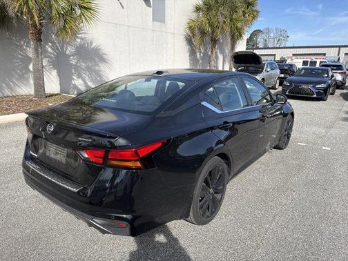 2022 Nissan Altima SR FWD