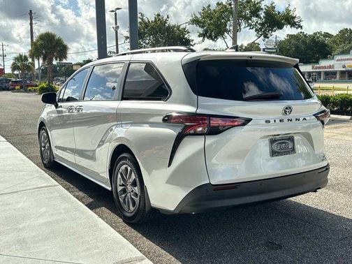 2021 Toyota Sienna XLE 8 Passenger