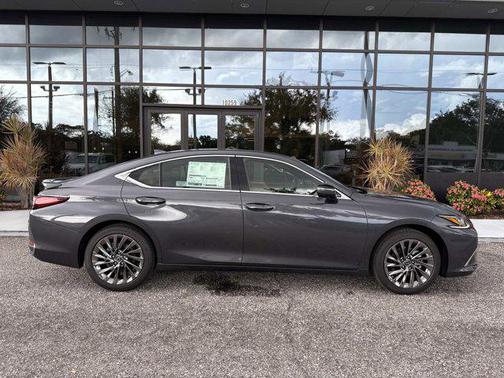 2025 Lexus ES 300h Luxury
