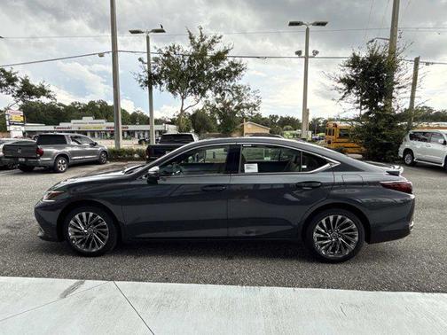 2025 Lexus ES 300h Luxury