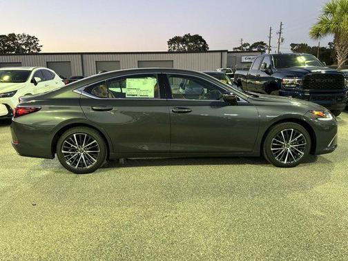 2025 Lexus ES 350 Base