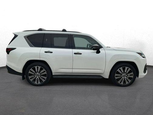 2025 Lexus LX 700h Luxury