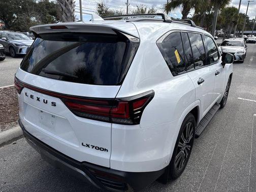 2025 Lexus LX 700h Luxury