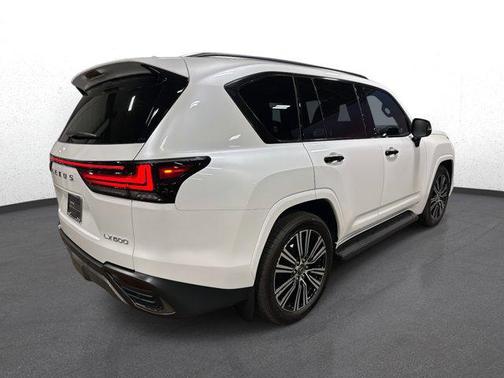 2025 Lexus LX 700h Luxury