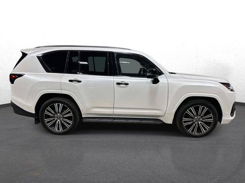 2025 Lexus LX 700h Luxury