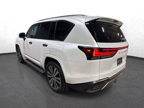 2025 Lexus LX 700h Luxury