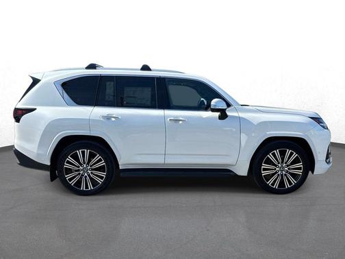 Pear 2026 Lexus LX 700h Luxury