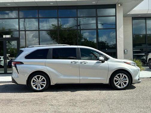2024 Toyota Sienna Platinum 7 Passenger