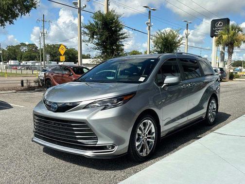 2024 Toyota Sienna Platinum 7 Passenger