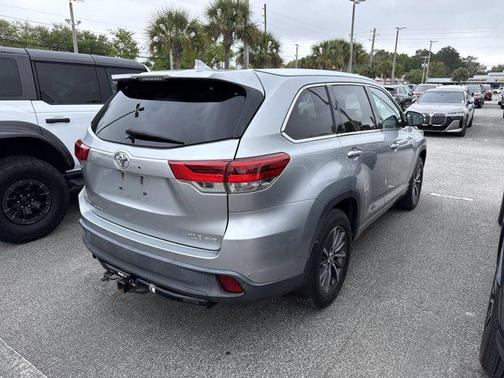 Celestial Silver Metallic 2018 Toyota Highlander XLE