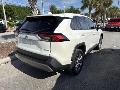 Blizzard Pearl 2022 Toyota RAV4 Limited