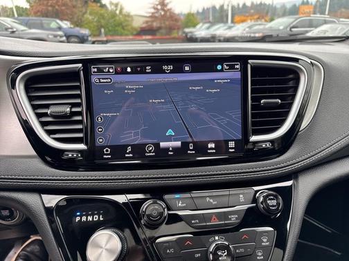 2023 Chrysler Pacifica Hybrid Limited