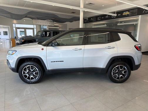Silver Zynith 2026 Jeep Compass Trailhawk
