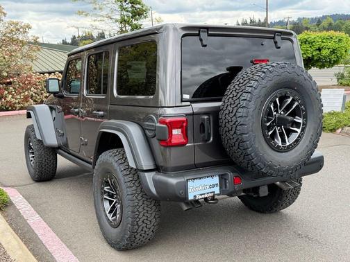 Granite Crystal Clearcoat Metallic 2026 Jeep Wrangler Moab 392
