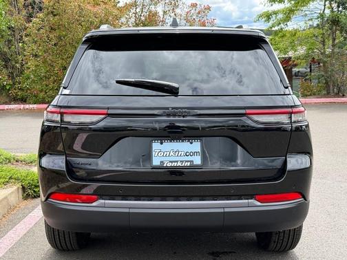 Diamond Black 2026 Jeep Grand Cherokee Laredo