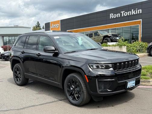Diamond Black 2026 Jeep Grand Cherokee Laredo