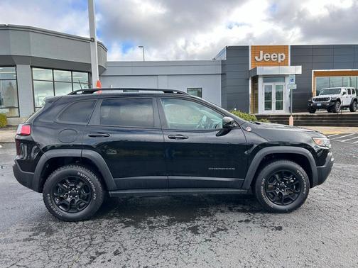 2022 Jeep Cherokee Trailhawk