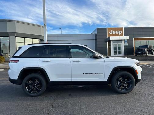 2025 Jeep Grand Cherokee Laredo