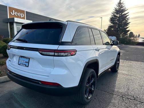 2025 Jeep Grand Cherokee Laredo
