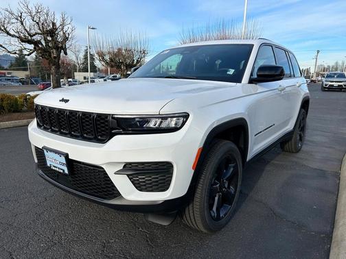 2025 Jeep Grand Cherokee Laredo