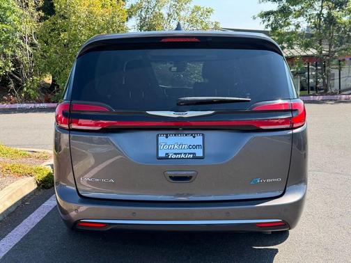 Granite Crystal Clearcoat Metallic 2022 Chrysler Pacifica Hybrid Limited