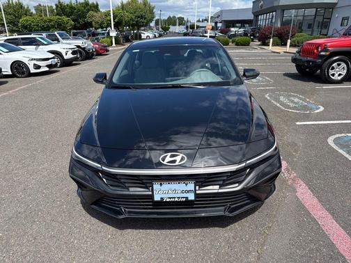 Black 2024 Hyundai ELANTRA SE